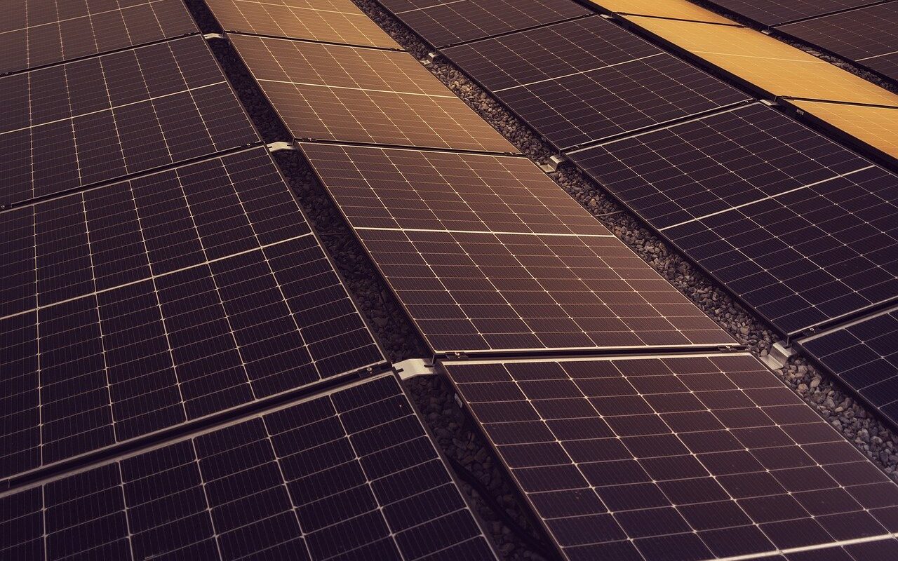 découvrez les avantages de l'énergie solaire, une source d'énergie renouvelable et durable. apprenez comment la solarisation peut réduire vos factures d'électricité, minimiser votre empreinte carbone et contribuer à un avenir énergétique plus propre pour notre planète.