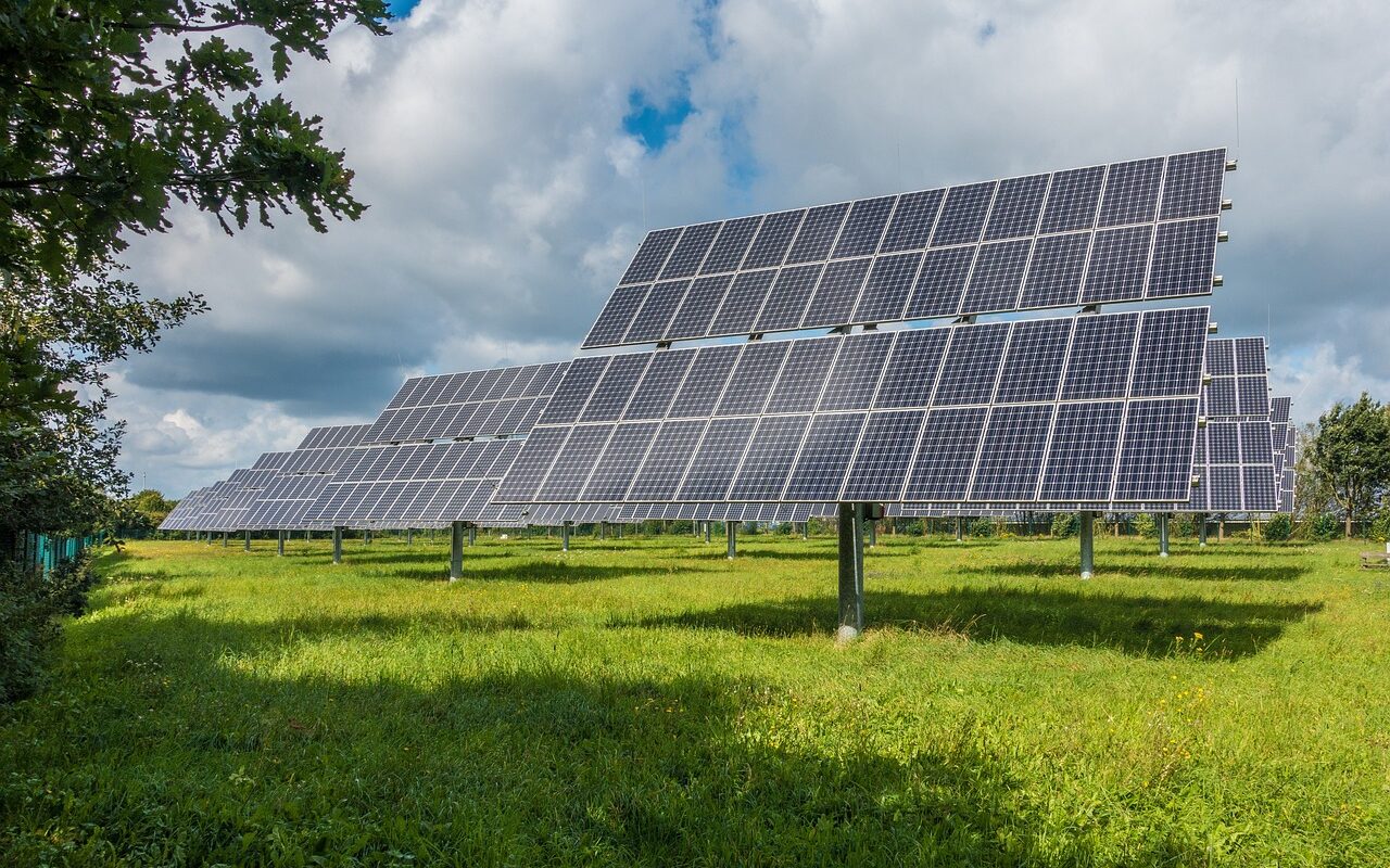 découvrez l'importance de l'orientation solaire pour optimiser l'efficacité énergétique de votre maison. apprenez comment tirer parti de la lumière naturelle pour réduire vos factures d'énergie et améliorer votre confort intérieur grâce à une conception architecturale appropriée.