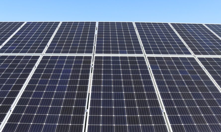 Les panneaux solaires pliables : une solution portable pour les aventuriers.