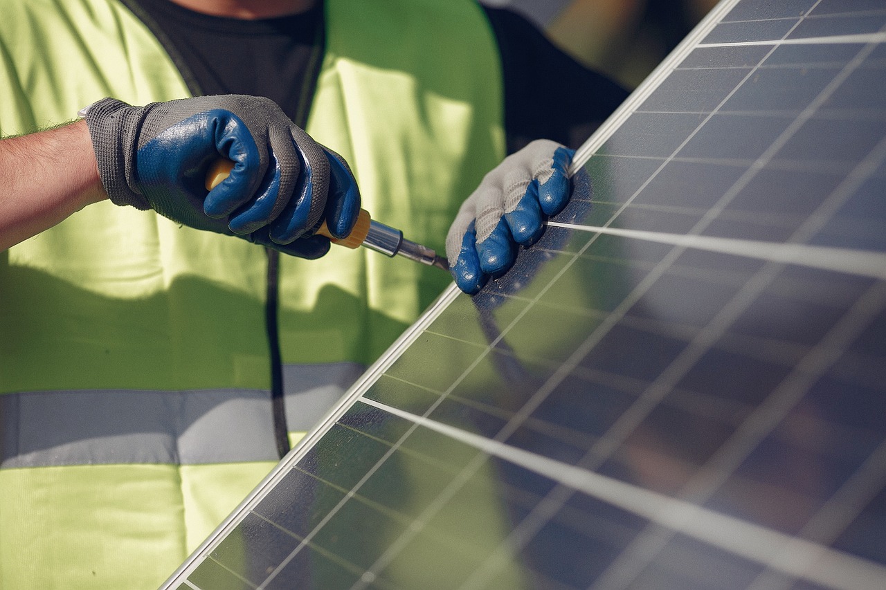 découvrez les panneaux solaires transparents, une innovation révolutionnaire alliant esthétique et efficacité énergétique. parfaits pour intégrer l'énergie solaire dans vos fenêtres et façades, ces panneaux offrent une solution durable pour profiter de la lumière naturelle tout en produisant de l'électricité.